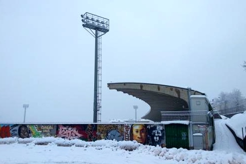 lo stadio Comunale di Lumezzane sotto la neve